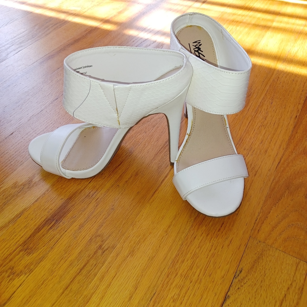 Massimo, slip on heels, sz 7.5, white